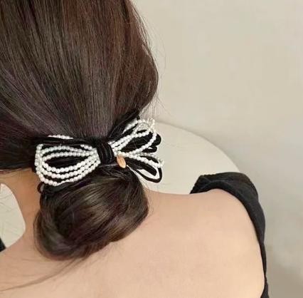 「シックを束ねて」ヘアクリップ