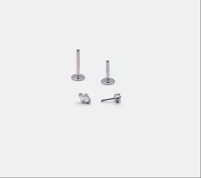 「ミニマルな輝き」ダブルラインシルバピアス