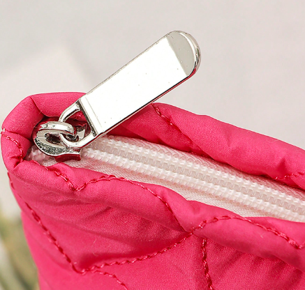 取り外し可能なインサートメイクポーチ、スキンケアバッグ、化粧品ケース付きキルト ハート型クラッチバッグ 