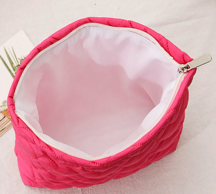 取り外し可能なインサートメイクポーチ、スキンケアバッグ、化粧品ケース付きキルト ハート型クラッチバッグ 