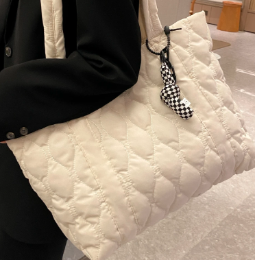 キルティング大容量ショルダートートバッグ、日常使い、通勤、学校、大学の勉強に適しています、軽量、折りたたみ可能、ベージュ色