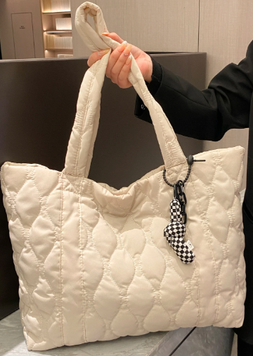 キルティング大容量ショルダートートバッグ、日常使い、通勤、学校、大学の勉強に適しています、軽量、折りたたみ可能、ベージュ色