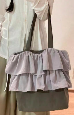 フリル肩掛け、優雅なキャンバスバッグ