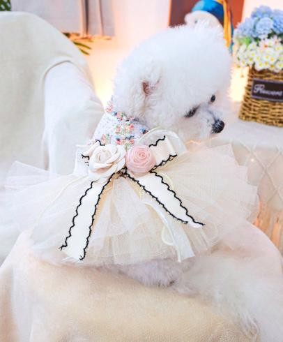 レースチュールフワフワドレス、真珠の花のリボンデコレーション、エレガントなプリンセススタイル